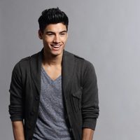 Posado de Siva Kaneswaran de 'The Wanted'