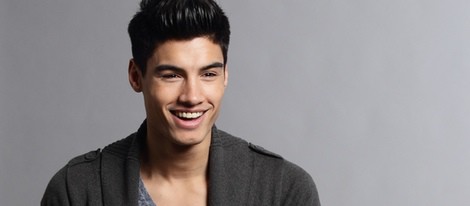 Posado de Siva Kaneswaran de 'The Wanted'