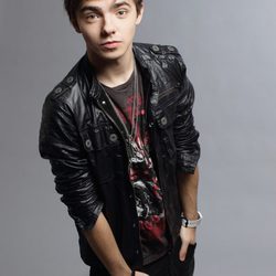 Posado de Nathan Sykes de 'The Wanted'