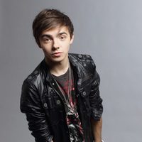 Posado de Nathan Sykes de 'The Wanted'