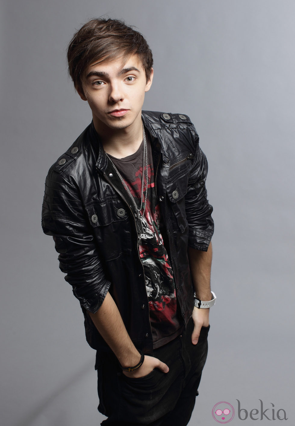 Posado de Nathan Sykes de 'The Wanted'