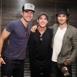 Ian Somerhalder, Michael Trevino y Matt Davis posando en Barcelona