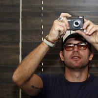 Matt Davis fotografía a la prensa en Barcelona