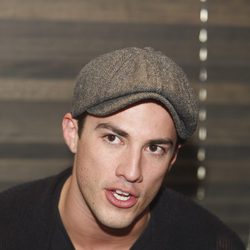 Michael Trevino atiende a los fans en Barcelona