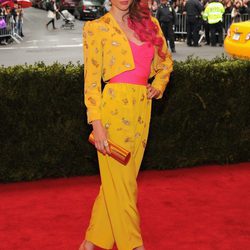 Coco Rocha en la alfombra roja de la Gala del MET 2012