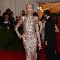 Karolina Kurkova en la alfombra roja de la Gala del MET 2012