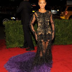 Beyoncé en la alfombra roja de la Gala del MET 2012