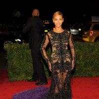 Beyoncé en la alfombra roja de la Gala del MET 2012