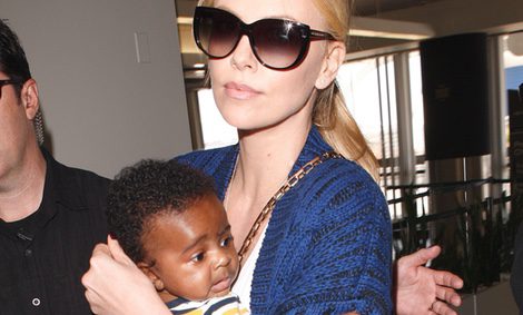 Charlize Theron y su hijo Jackson