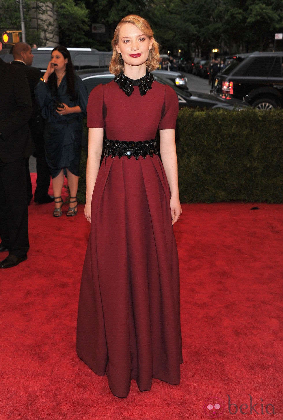 Mia Wasikowska en la alfombra roja de la Gala del MET 2012