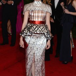 Elizabeth Banks en la alfombra roja de la Gala del MET 2012