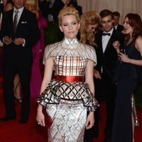 Elizabeth Banks en la alfombra roja de la Gala del MET 2012