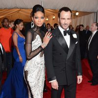 Chanel Iman y Tom Ford en la alfombra roja de la Gala del MET 2012