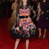 Victoria Justice en la alfombra roja de la Gala del MET 2012