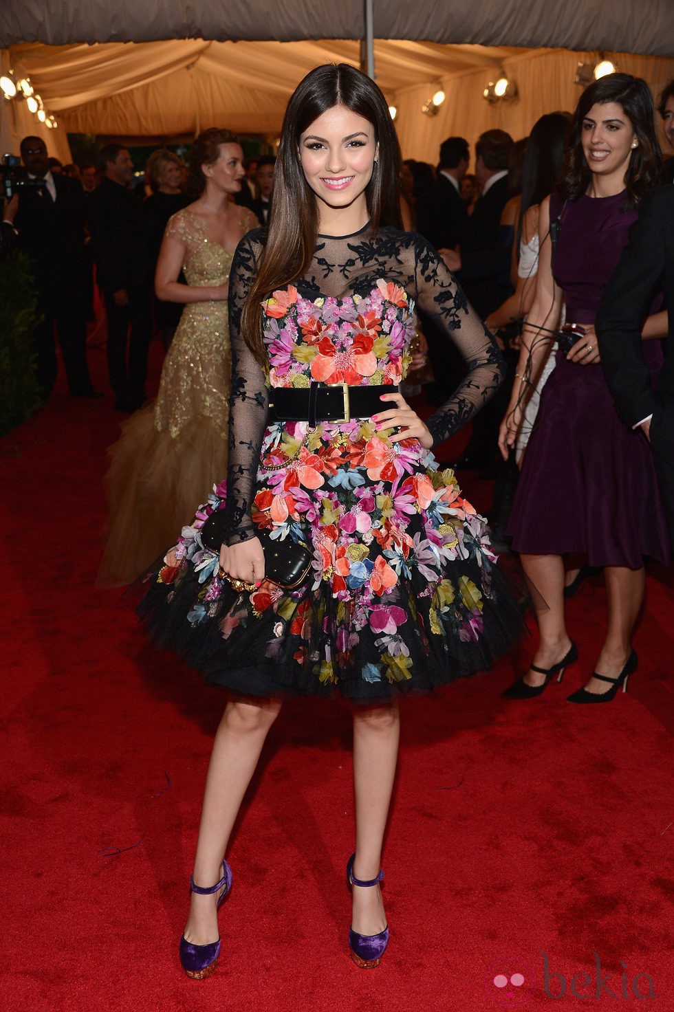 Victoria Justice en la alfombra roja de la Gala del MET 2012