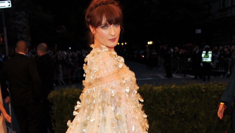 Florence Welch en la alfombra roja de la Gala del MET 2012