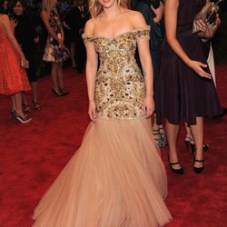 Scarlett Johansson en la alfombra roja de la Gala del MET 2012