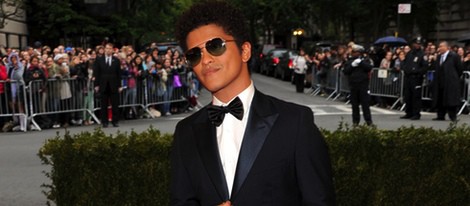 Bruno Mars en la alfombra roja de la Gala del MET 2012