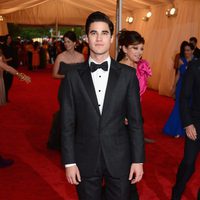 Darren Criss en la alfombra roja de la Gala del MET 2012