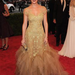 Leighton Meester en la alfombra roja de la Gala del MET 2012