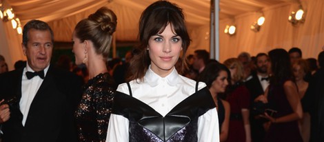 Alexa Chung en la alfombra roja de la Gala del MET 2012