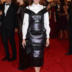 Alexa Chung en la alfombra roja de la Gala del MET 2012