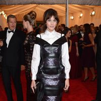 Alexa Chung en la alfombra roja de la Gala del MET 2012