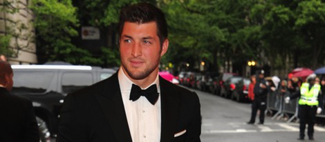 Tim Tebow en la alfombra roja de la Gala del MET 2012