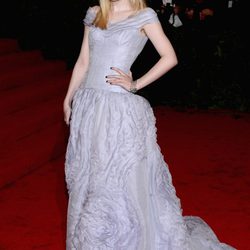 Dakota Fanning en la alfombra roja de la Gala del MET 2012