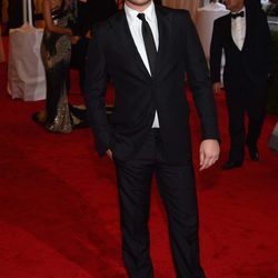 Ed Westwick en la alfombra roja de la Gala del MET 2012