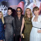 Chloë Moretz, Eva Green, Johnny Depp, Michelle Pfeiffer y Bella Heathcote en el estreno de 'Dark Shadows'