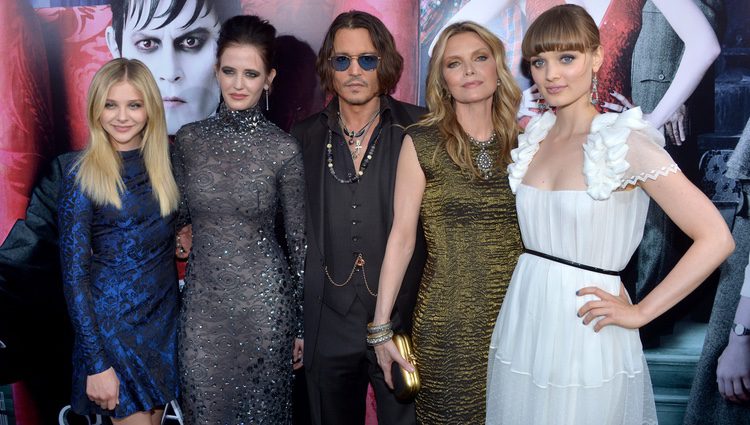 Chloë Moretz, Eva Green, Johnny Depp, Michelle Pfeiffer y Bella Heathcote en el estreno de 'Dark Shadows'