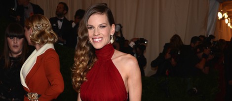 Hilary Swank en la alfombra roja de la Gala del MET 2012