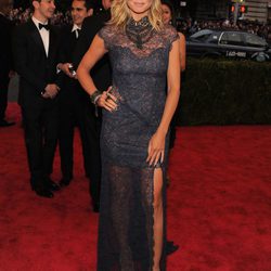 Heidi Klum en la alfombra roja de la Gala del MET 2012