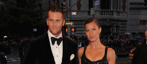 Gisele Bundchen y Tom Brady en la alfombra roja de la Gala del MET 2012