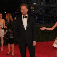 Gerard Butler en la alfombra roja de la Gala del MET 2012