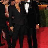 Alicia Keys y Swizz Beatz en la alfombra roja de la Gala del MET 2012