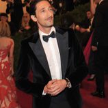 Adrien Brody en la alfombra roja de la Gala del MET 2012