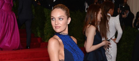 Candice Swanepoel en la alfombra roja de la Gala del MET 2012