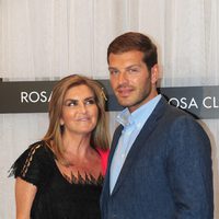 Darek y Susana Uribarri en la fiesta organizada por Rosa Clará en Barcelona