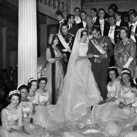 Los Reyes Juan Carlos y Sofía con su familia el día de su boda en 1962