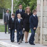 Los Duques de Palma y sus hijos en el funeral del padre de Iñaki Urdangarin