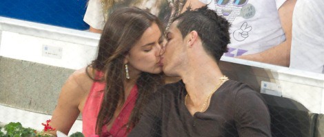 Cristiano Ronaldo e Irina Shayk se besan en el Masters 1000 de Madrid 2012