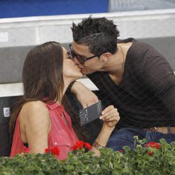 Irina Shayk y Cristiano Ronaldo se dan un beso en el Masters Open 2012 de tenis