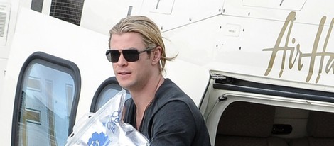 Chris Hemsworth llega a Londres tras haberse convertido en padre de India Rose