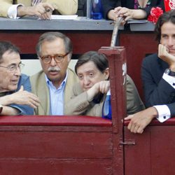 Fernando Sánchez Dragó, Federico Jiménez Losantos y Feliciano López en la corrida de la Prensa