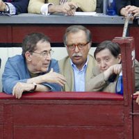 Fernando Sánchez Dragó, Federico Jiménez Losantos y Feliciano López en la corrida de la Prensa