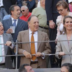 El Marqués de Cubas, el Marqués de Griñón y la Infanta Elena en la corrida de la Prensa