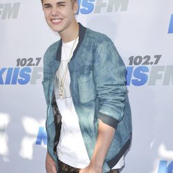 Justin Bieber posa ante los medios en California