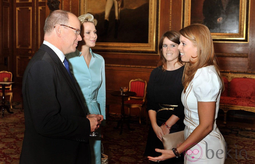 Las Princesas de York conversan con los Príncipes de Mónaco en Windsor